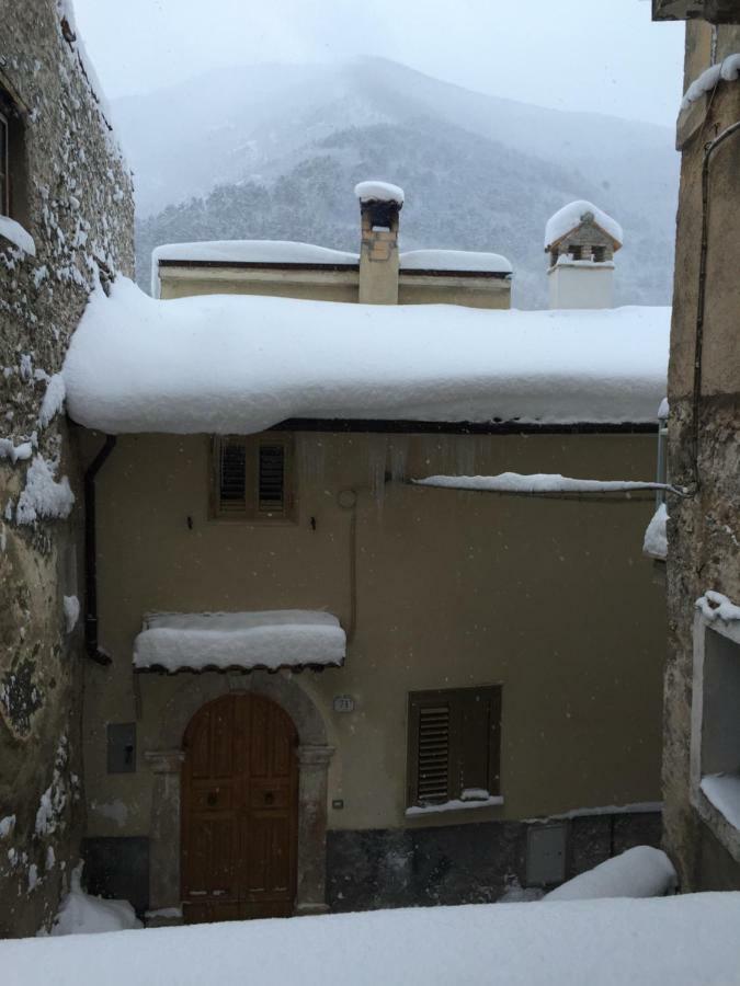 Casa Ai Piedi Della Riserva Naturale Pettorano sul Gizio Exterior foto